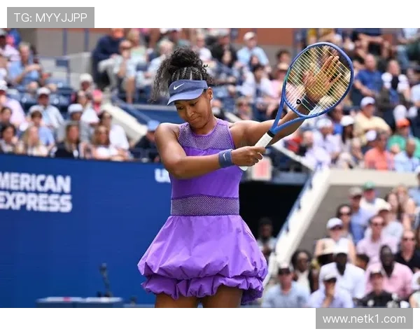 大阪直美在家练球把邻居墙打穿了