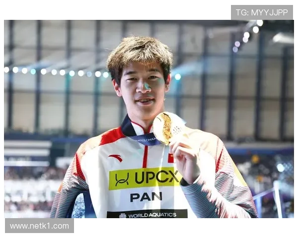 潘展乐竟然比赛结束后还在餐厅开豪宴，这届球员真是日常全靠炫富！