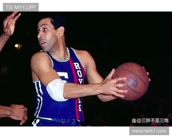 奥斯卡·罗伯特森无球跑动串联全队，改变进攻节奏主导比赛