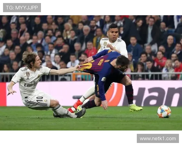 巴萨在欧冠失利后暴露阵容结构问题与战术稳定性不足，对争冠形势形成制约